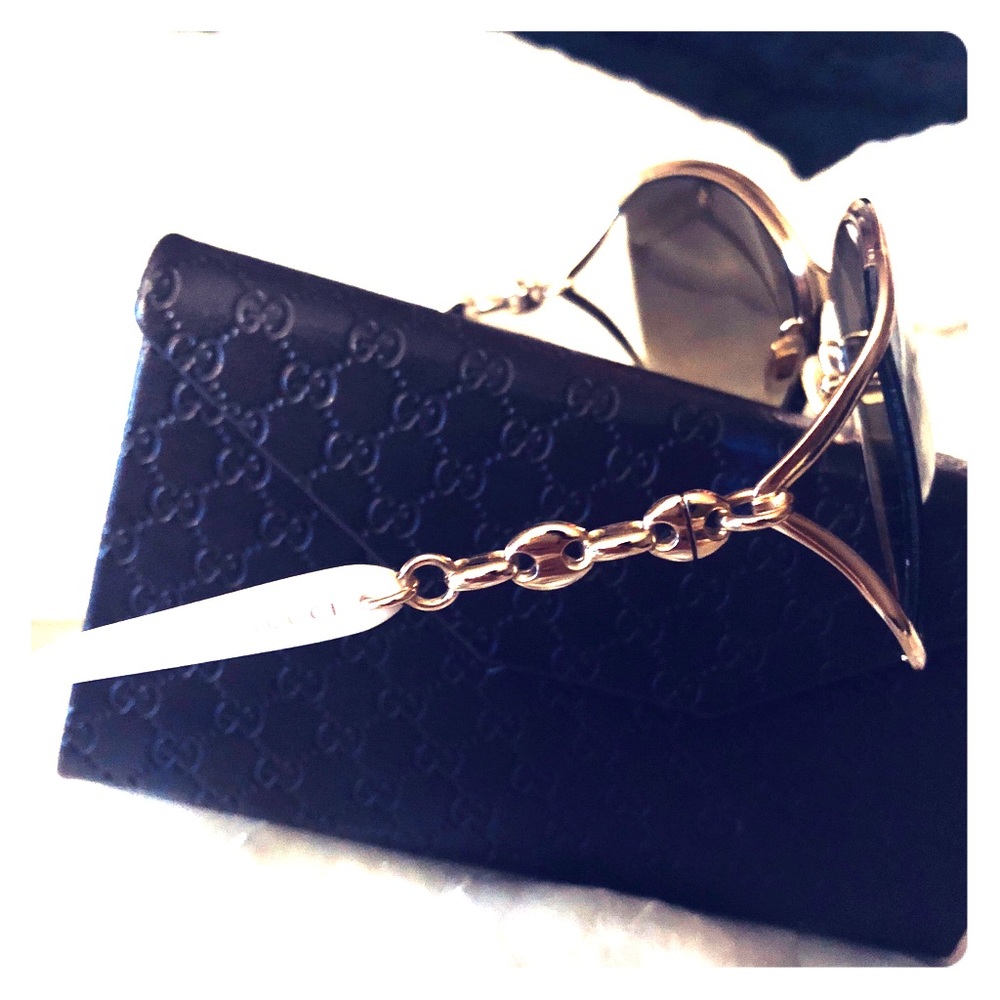 ** Gucci Chain Temple Cut our Sunglasses **